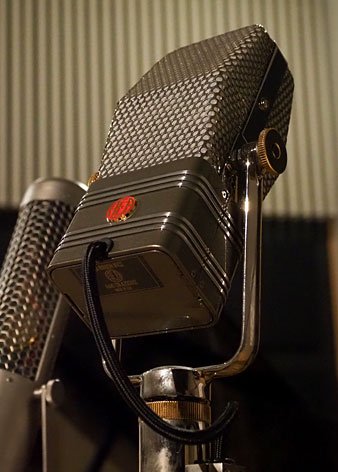 one-soul-studio-recording-AEA-4040